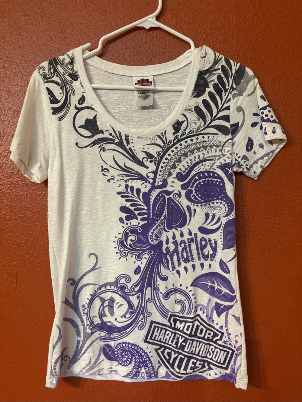 Harley-Davidson White Tee with Purple Paisley Skull Graphic